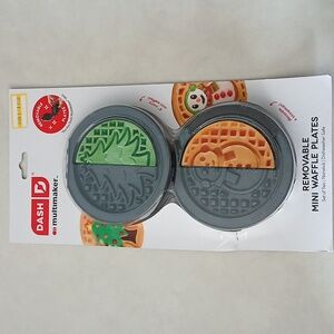 Dash Multimaker Removable Mini Waffle Plates- Christmas Tree And Snowman